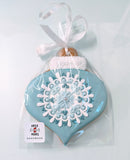 Zwei große Weihnachtsbaum-Anhänger aus Lebkuchen in Geschenkbox 22 x 15,5 x 5 cm