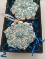 Weihnachtsgeschenk aus Lebkuchen im Geschenkkarton (11x18cm) von Festkeks - blau