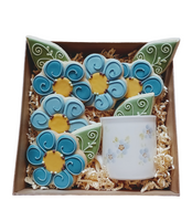 VEGAN Geschenkset mit blauen Blumenkeksen (10 Kekse) und 1 handbemalter Teetasse. Geschenkkarton: 25x25x12 cm