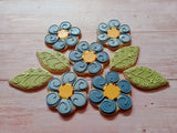 Geschenkset mit blauen Blumenkeksen (10 Kekse) und 1 handbemalter Teetasse. Geschenkkarton: 25x25x12 cm