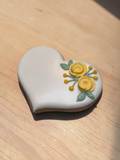 Hochzeitsherz, Tischkarte mit gelben Blumen, Personalisierbar. 10 cm - Fest Keks : Lebkuchen & Kekse für alle festlichen Anlässe