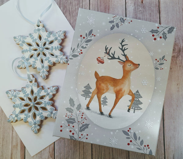 XXL Lebkuchen-Kunst Geschenkbox 6*riesige Schneeflocken (18 cm) als Weihnachtsbaumanhänger im Geschenkkarton (32*24cm) & XXL Postkarte