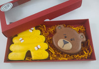 Bärchen und Bienenkorb Kekse im Geschenkkarton. Personalisierbar Geschenkbox: 22.5 * 11,5 * 3.5 cm