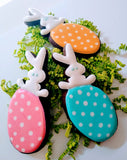 Ostergeschenk-Set 3 Cookies Häschen auf den Eiern im Geschenkkarton (20*16*4 cm) mit Satinband + Grußkarte Personalisierbar