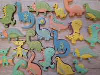 Dinosaurier Keksgeschenk-Set, 10 große Dino Kekse. Personalisierbar Verpackung: Geschenkkarton (35 x 28 cm) mit Satinband