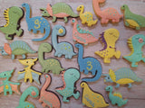Dinosaurier Keksgeschenk-Set, 4 große Dino Kekse. Personalisierbar Verpackung: Geschenkkarton (22 x 18 cm) mit Satinband